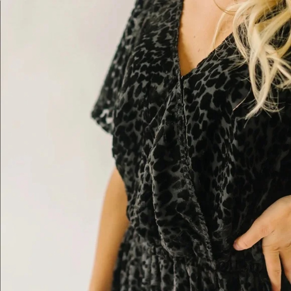 NWT $96 PIPER & SCOOT Black Velvet BURNOUT Leopard Print Jumpsuit WOMENS L - Picture 2 of 11